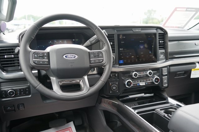 2025 FORD F-250 - Image 32