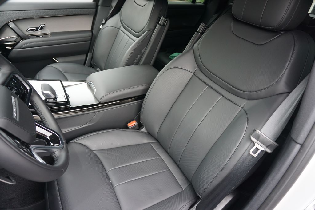 2025 Land Rover Range Rover Sport SE photo 19