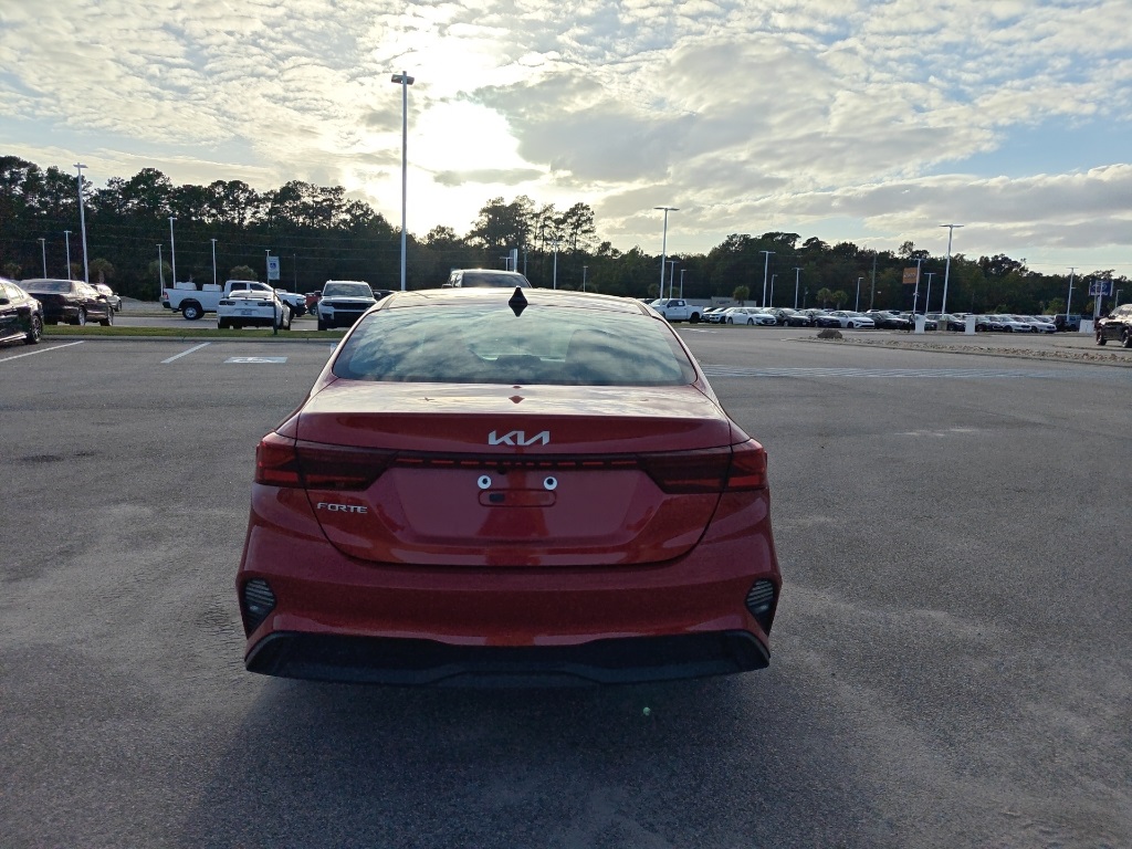 2024 Kia Forte LXS photo 6