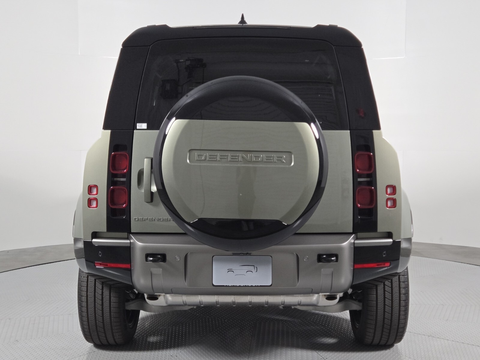 2025 Land Rover Defender X-Dynamic SE photo 7