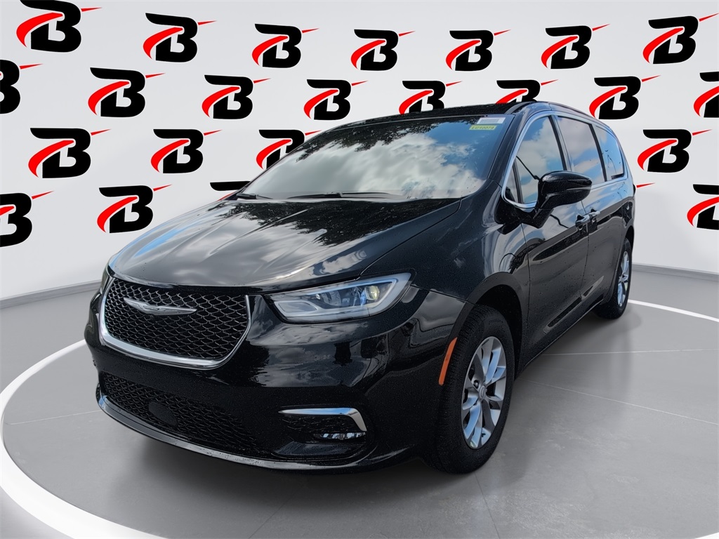 2026 Chrysler Pacifica Select's photo