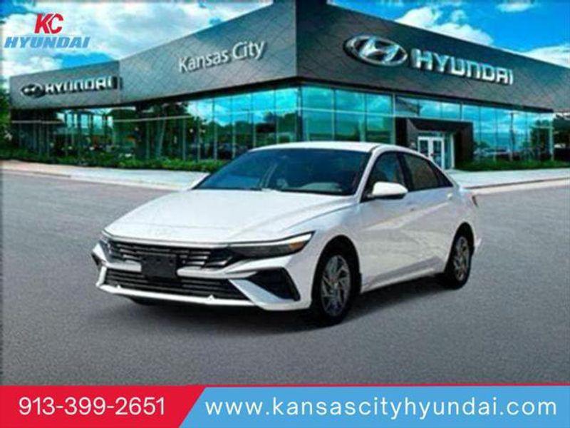 2025 Hyundai Elantra Blue's photo