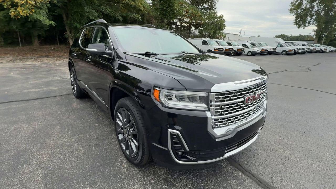 2023 Gmc Acadia Denali photo 2