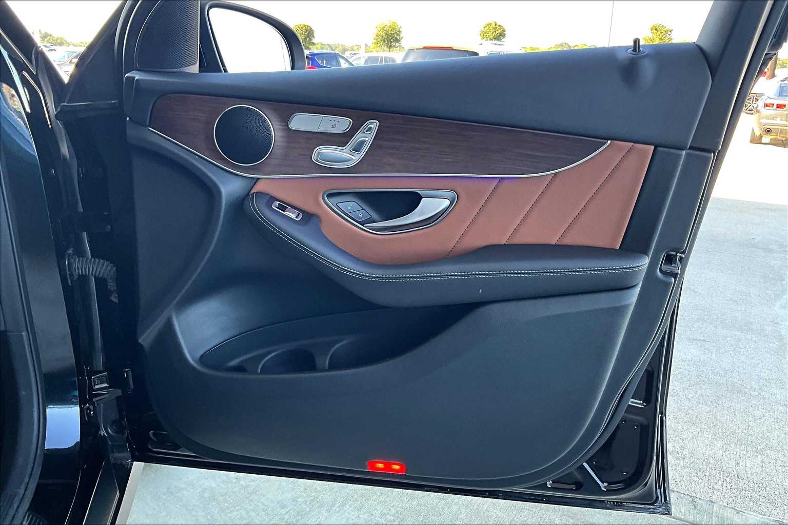 2022 Mercedes Benz GLC 300 photo 19