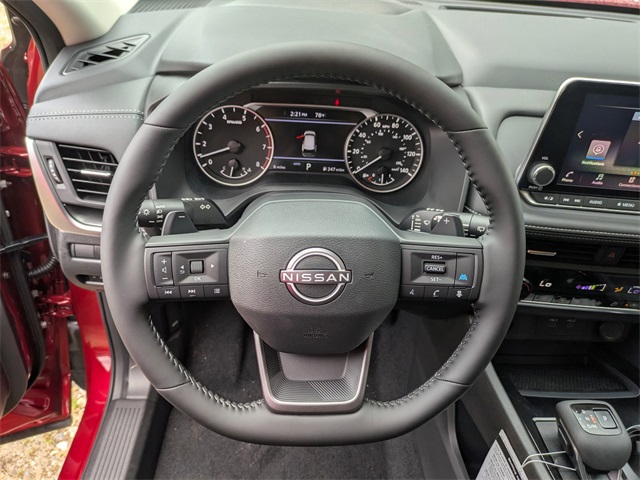2025 Nissan Rogue SV photo 13