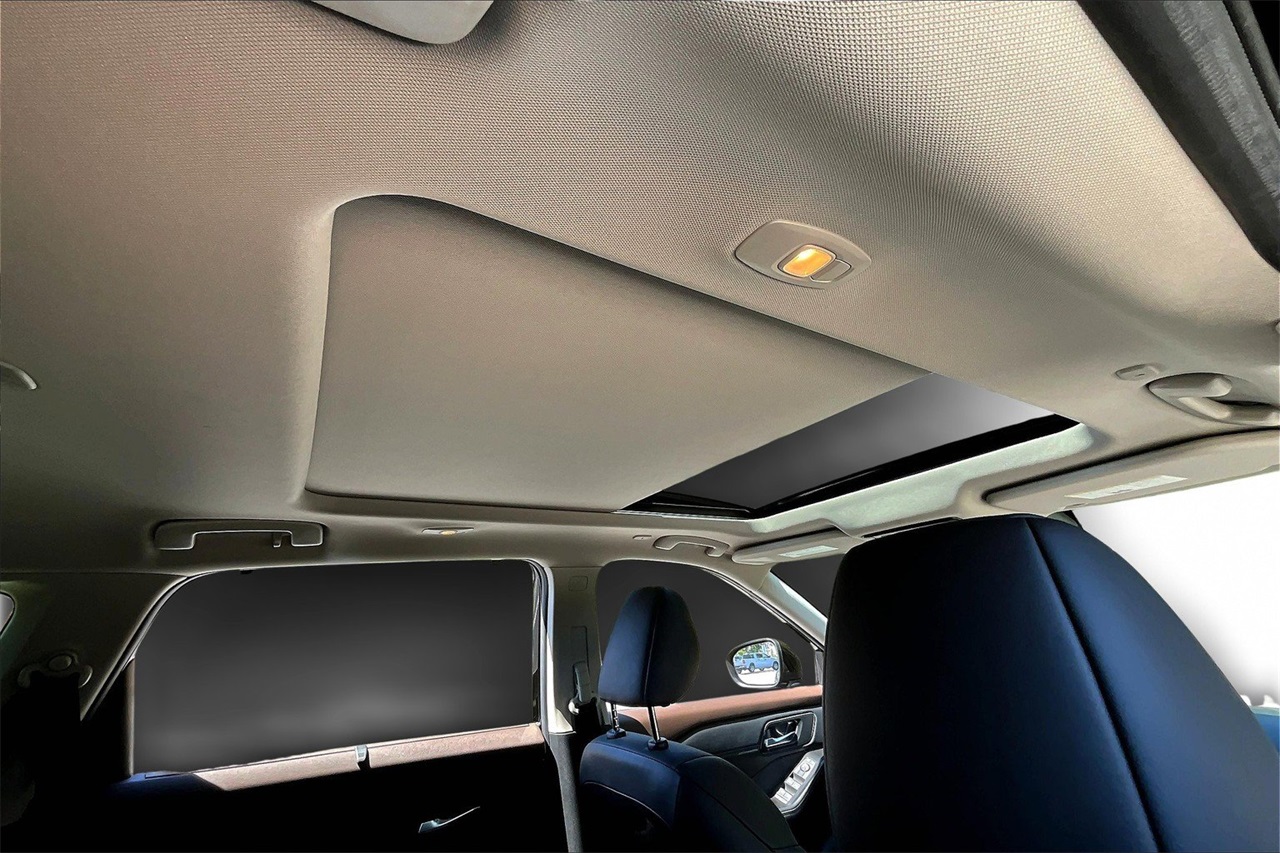 2023 Nissan Rogue SV photo 14