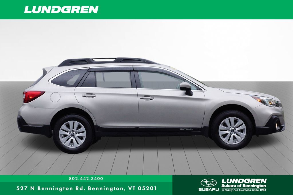 2019 Subaru Outback 2.5i Premium photo 2