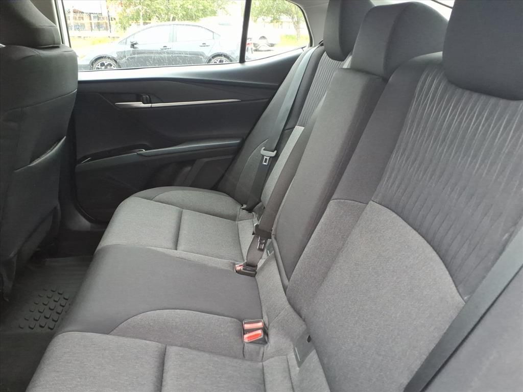 2025 Toyota Camry Hybrid LE photo 12