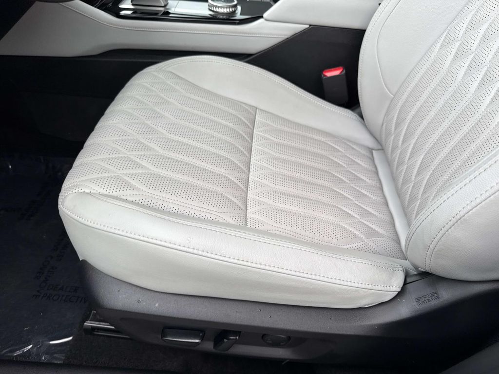 2025 Mitsubishi Outlander SEL photo 24