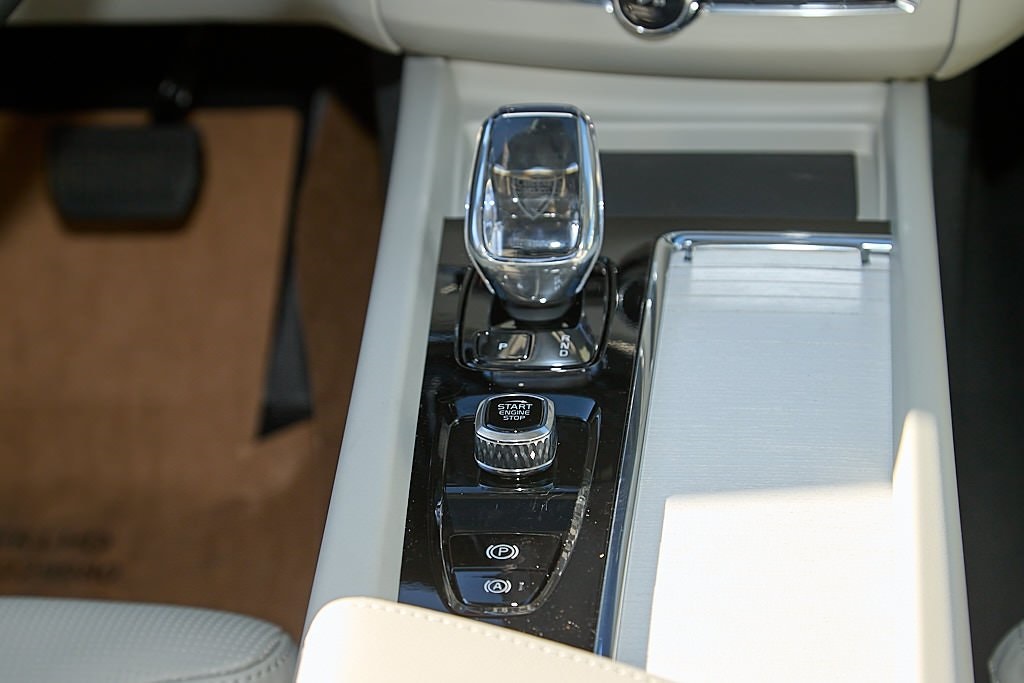 2026 VOLVO XC60 - Image 25