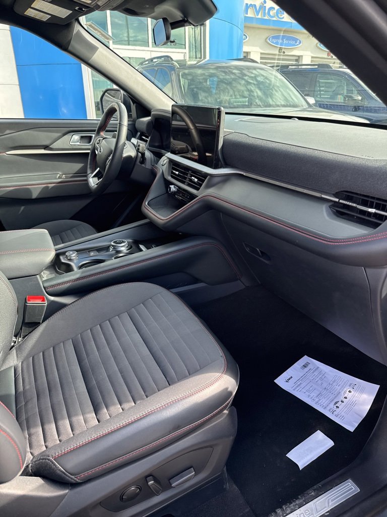 2025 Ford Explorer ST-Line photo 3