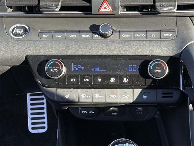 2025 Hyundai Elantra Base photo 17
