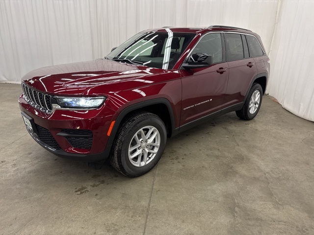 2025 Jeep Grand Cherokee Laredo Altitude photo 2