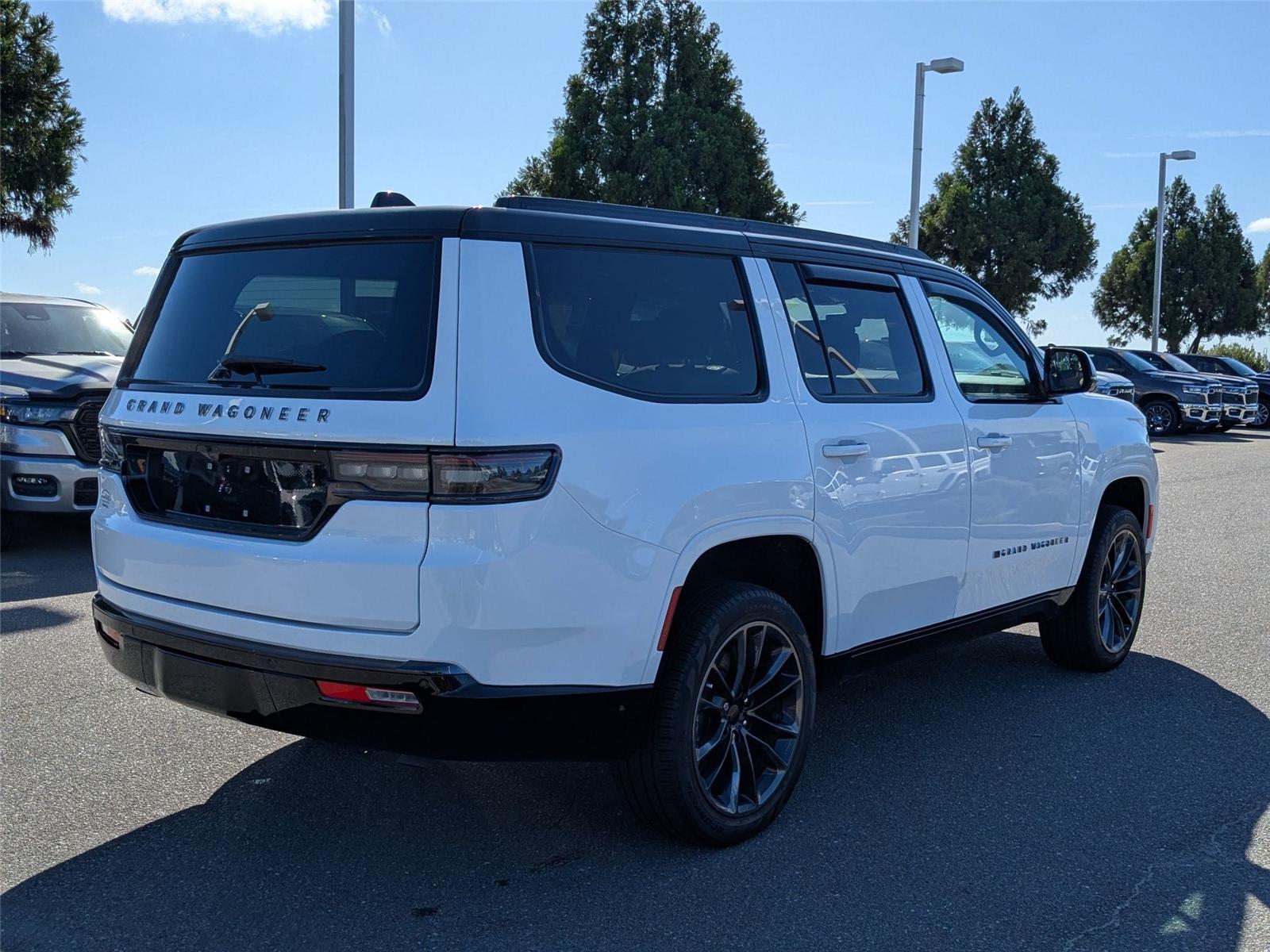 2025 Jeep Grand Wagoneer III Obsidian photo 3