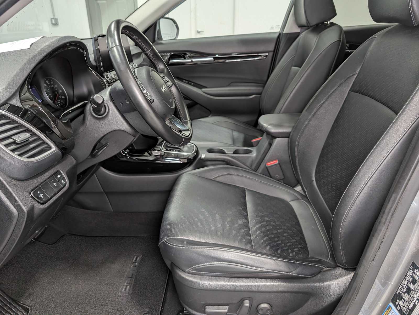 2023 Kia Seltos EX photo 4