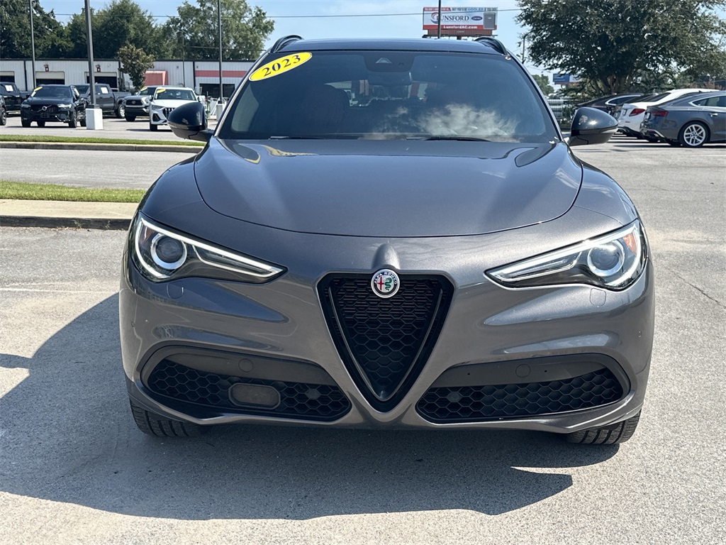 2023 Alfa Romeo Stelvio Ti photo 3
