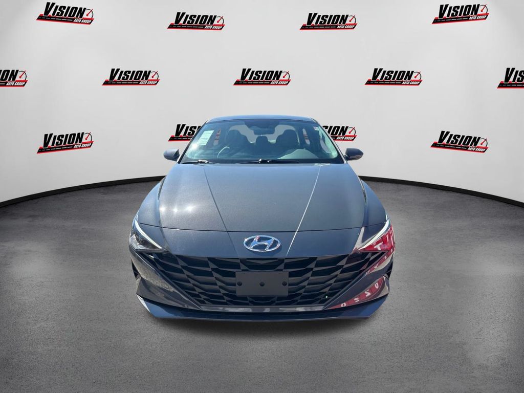 2023 Hyundai Elantra SEL photo 2