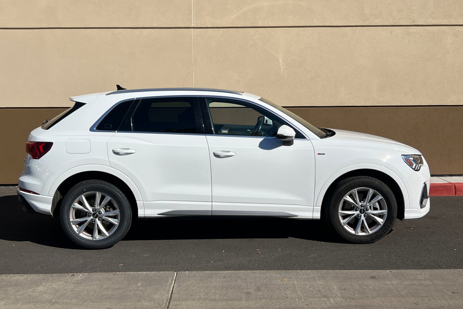 2023 Audi Q3 S line Premium photo 2