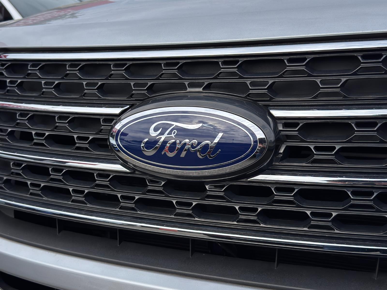 2022 Ford Explorer XLT photo 9