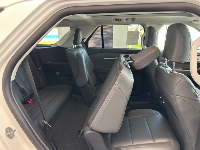 2025 Ford Explorer photo 33