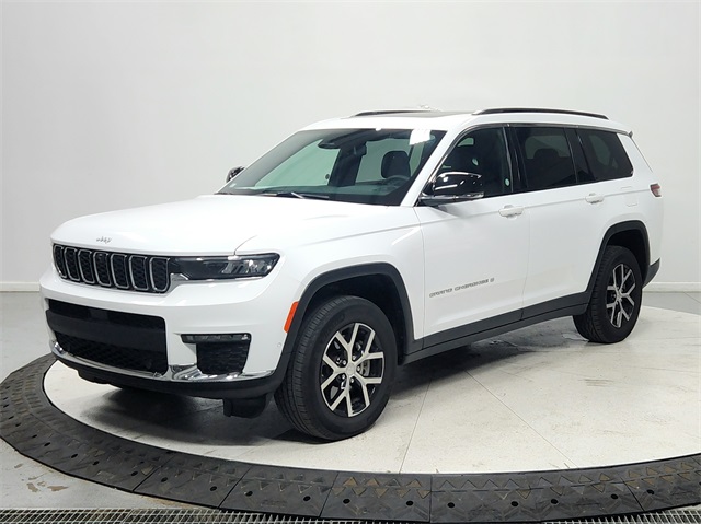 2024 Jeep Grand Cherokee Limited photo 3