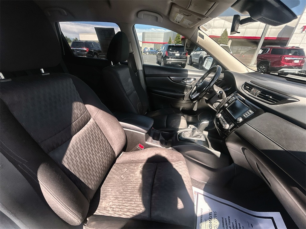 2020 Nissan Rogue SV photo 14