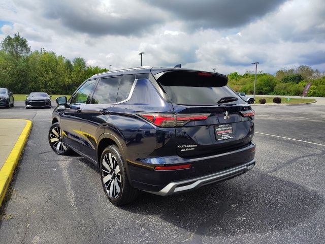 2025 Mitsubishi Outlander SEL photo 3