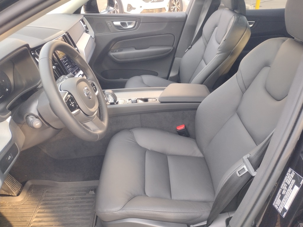 2025 VOLVO XC60 - Image 8