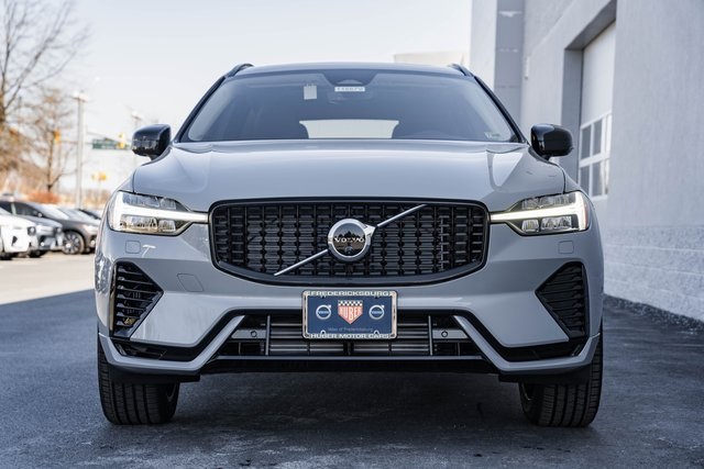 2025 Volvo XC60 Hybrid T8 Plus photo 2