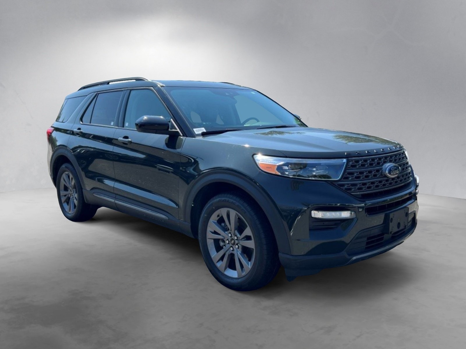 2022 Ford Explorer XLT photo 2