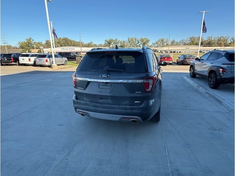 2017 Ford Explorer Limited photo 4