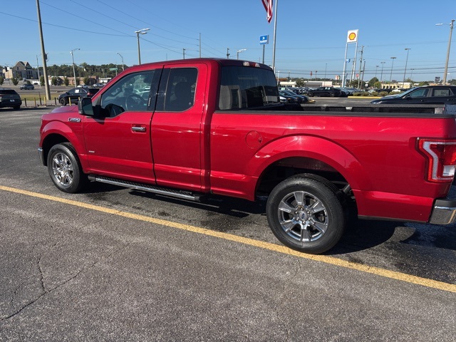 2015 Ford F-150 XLT photo 2
