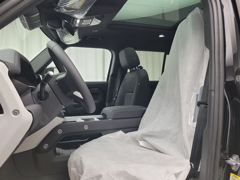 2025 Land Rover Defender 110 S photo 7