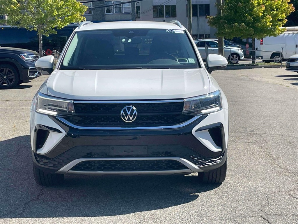 2023 Volkswagen Taos SE photo 2