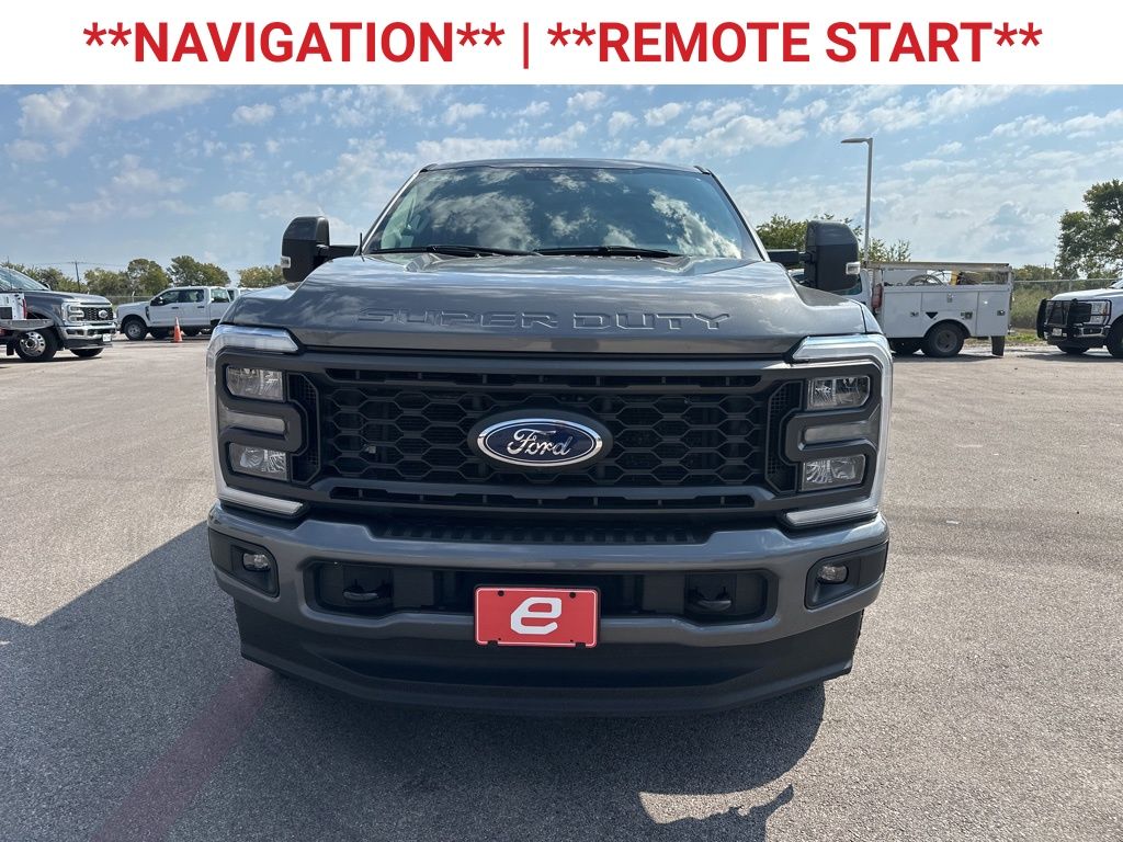 2023 Ford F-250 Lariat photo 2
