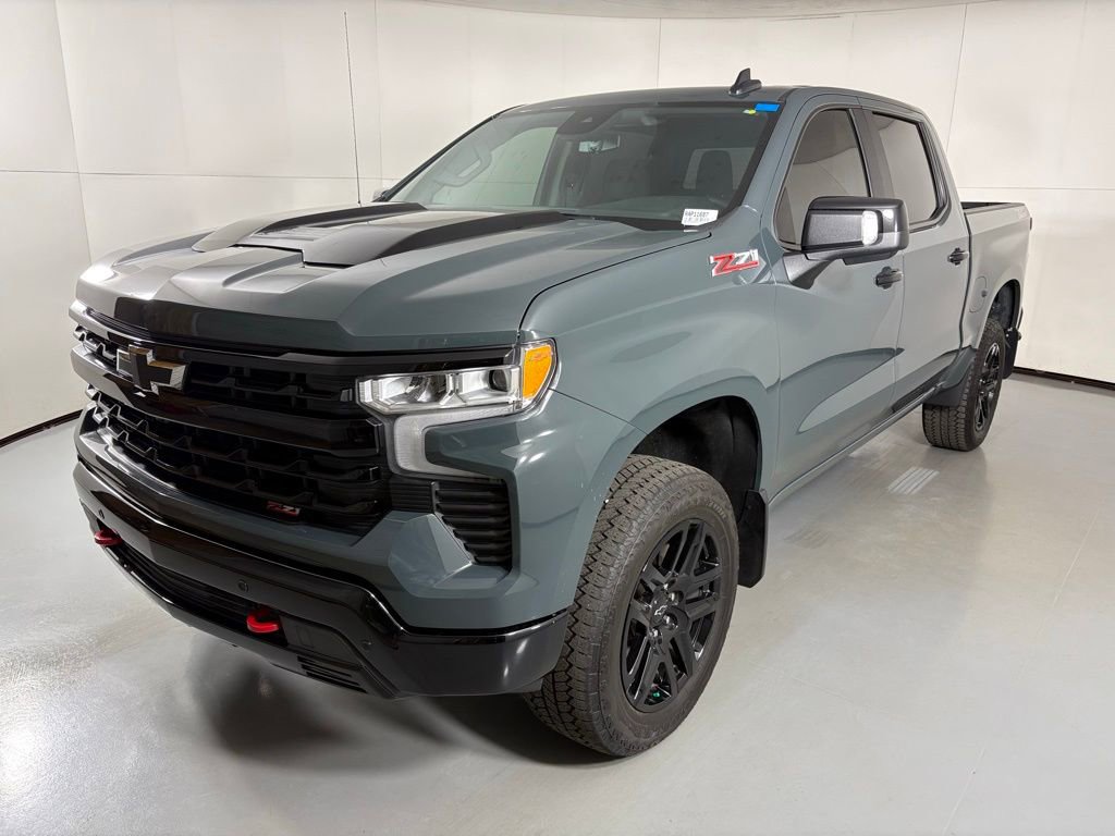 2025 Chevrolet Silverado 1500 LT Trail Boss photo 2
