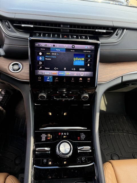 2023 Jeep Grand Cherokee Summit photo 6