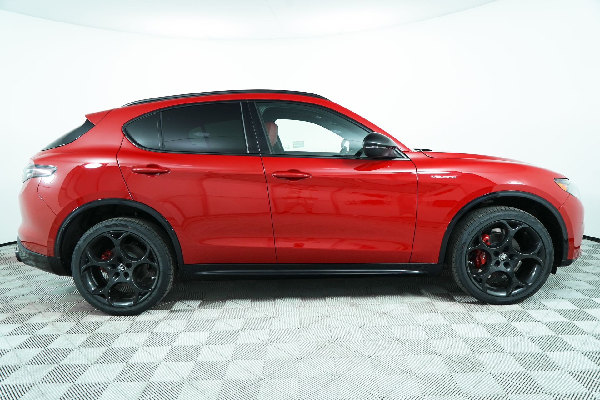 2024 Alfa Romeo Stelvio photo 7