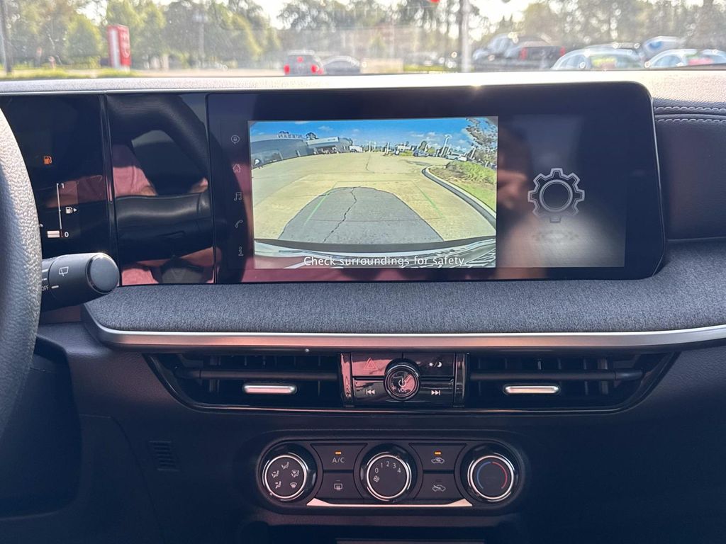 2025 Nissan Kicks SV photo 24