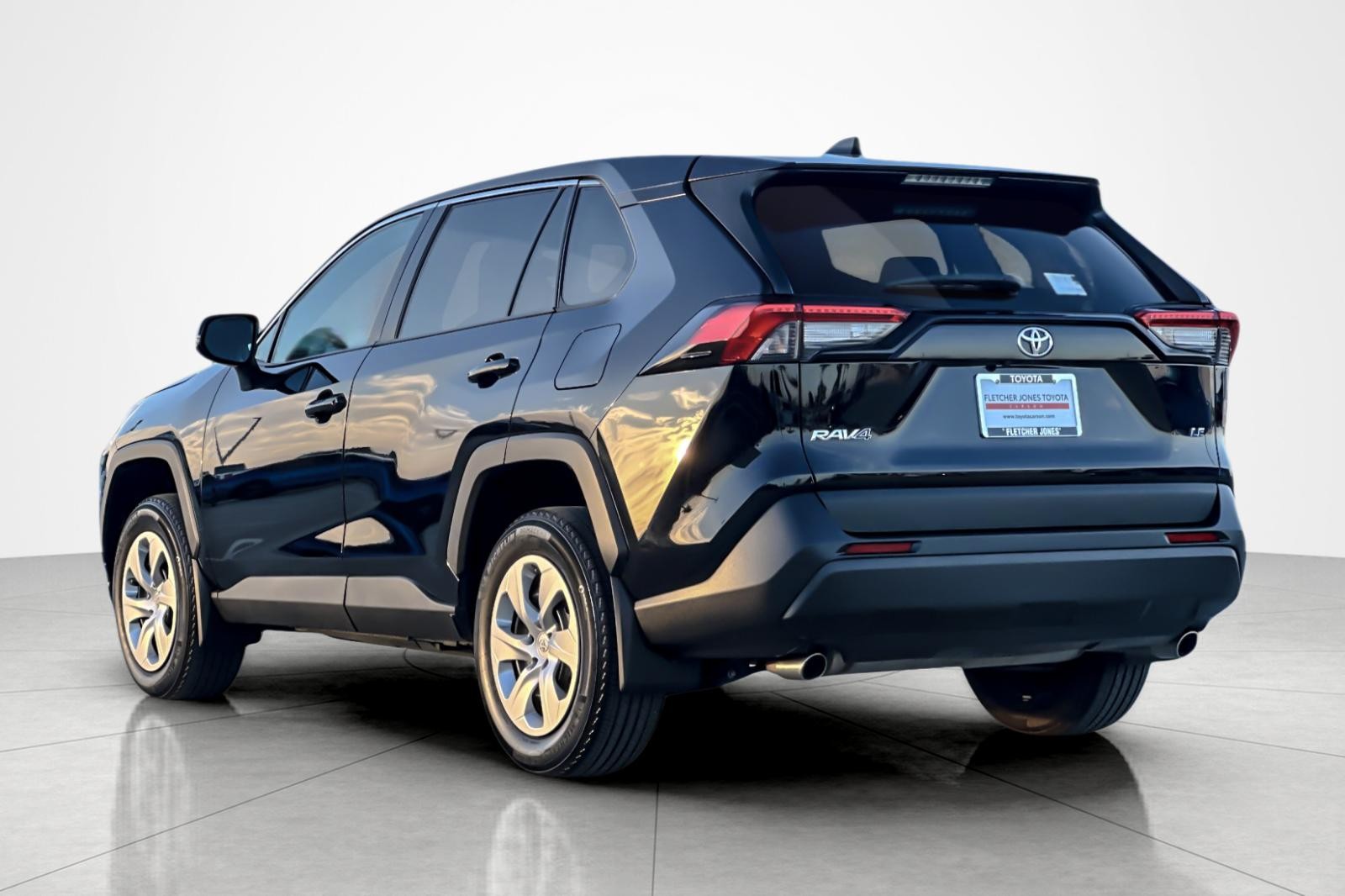 2023 Toyota RAV4 LE photo 3
