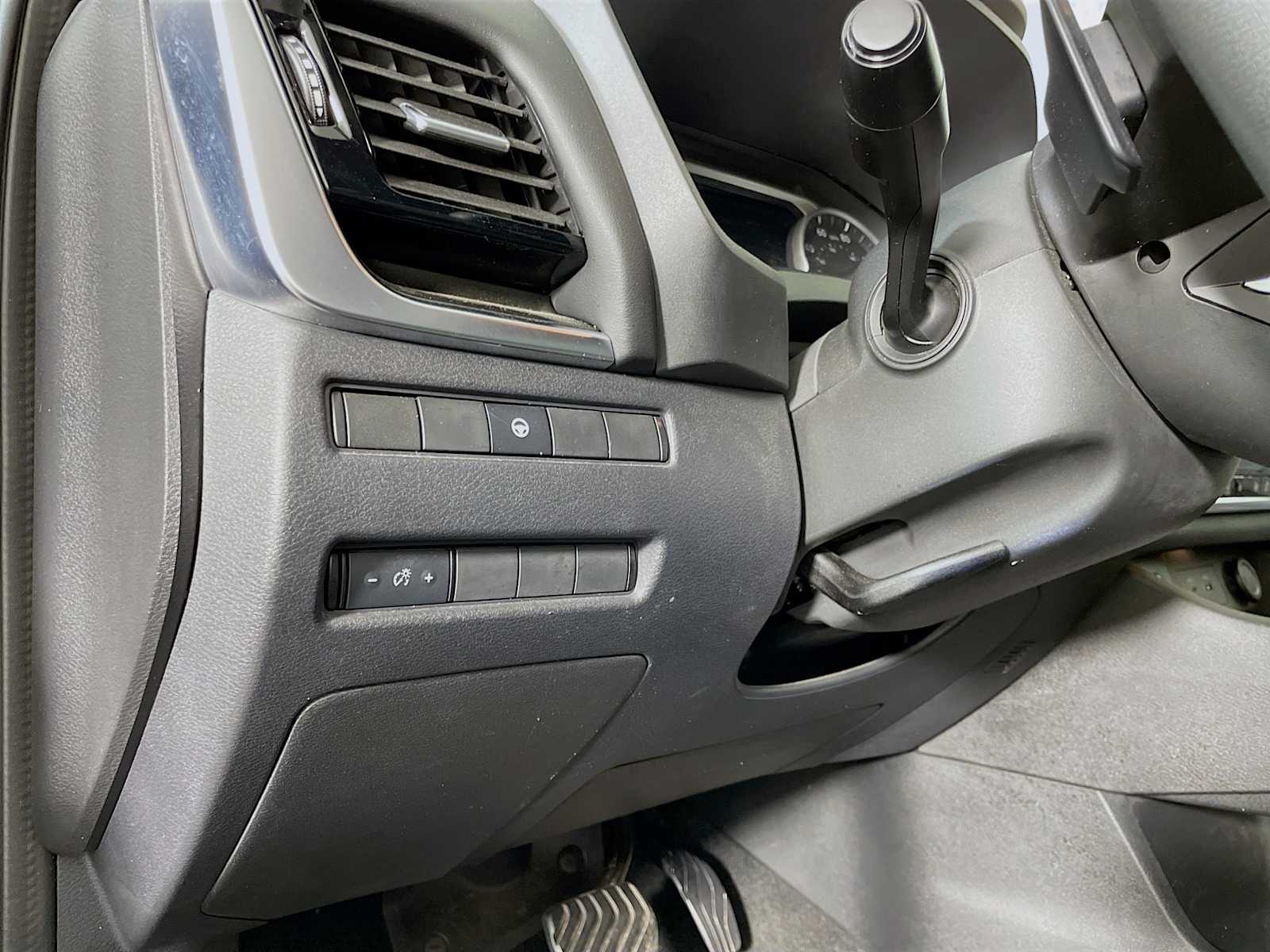 2021 Nissan Rogue SV photo 8