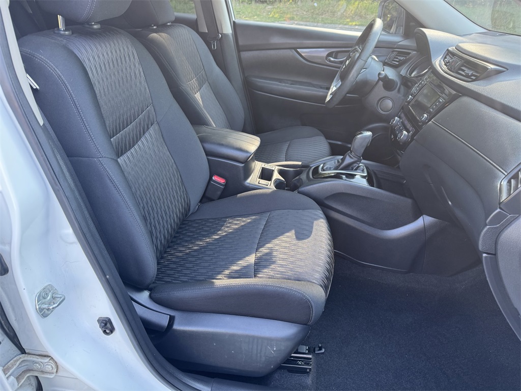 2018 Nissan Rogue SV photo 14