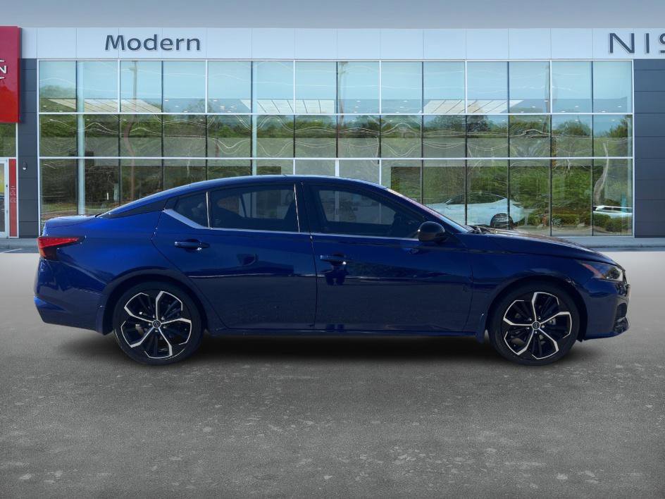 2024 Nissan Altima 2.5 SR photo 4