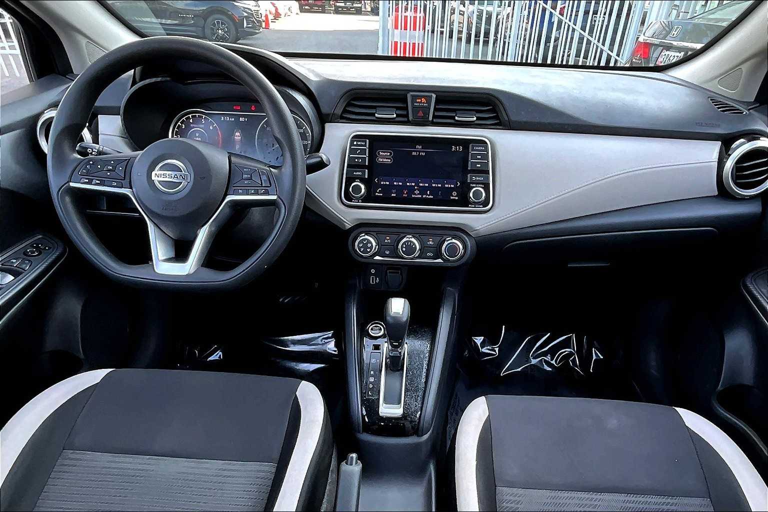 2021 Nissan Versa SV photo 15