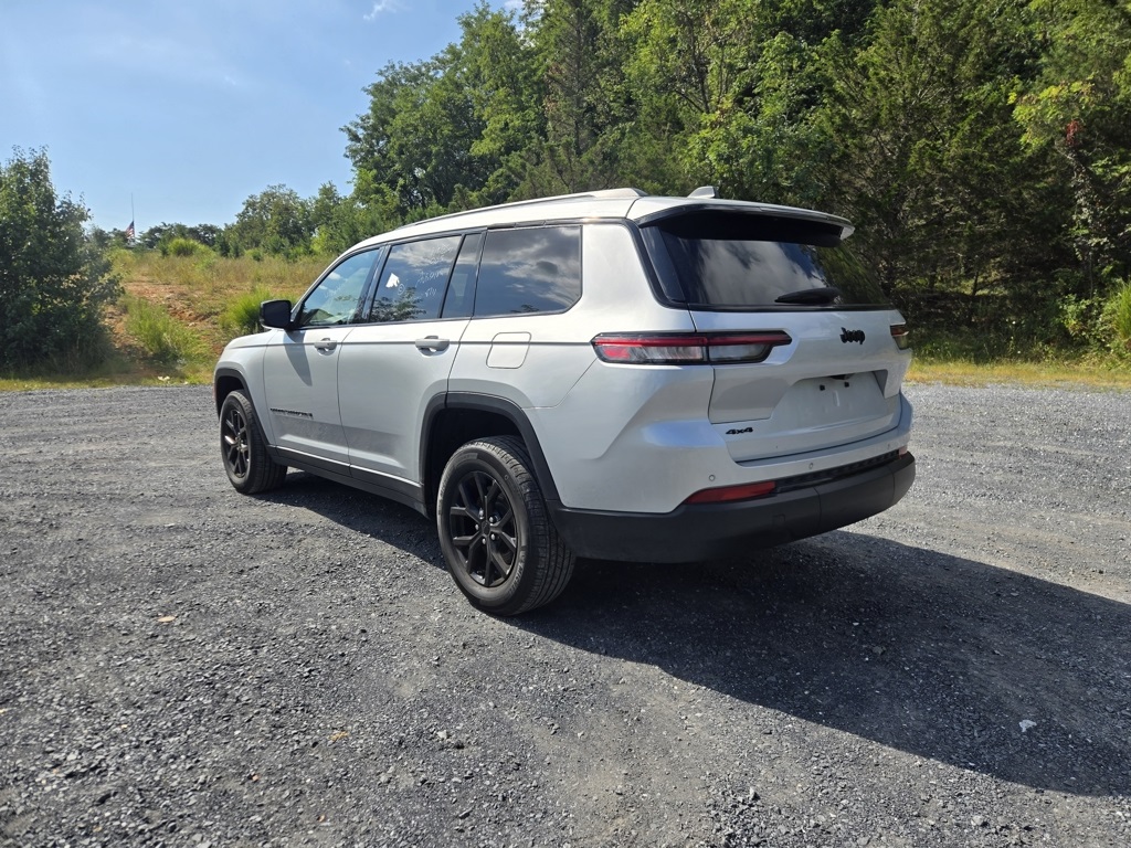 2024 Jeep Grand Cherokee Altitude photo 2