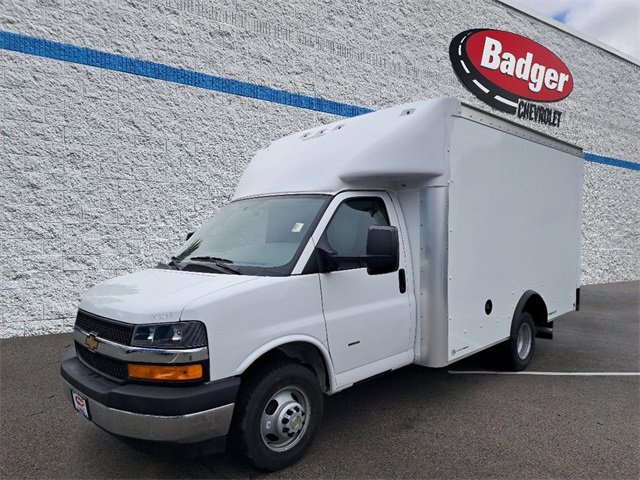 2024 Chevrolet Express Cutaway Base's photo