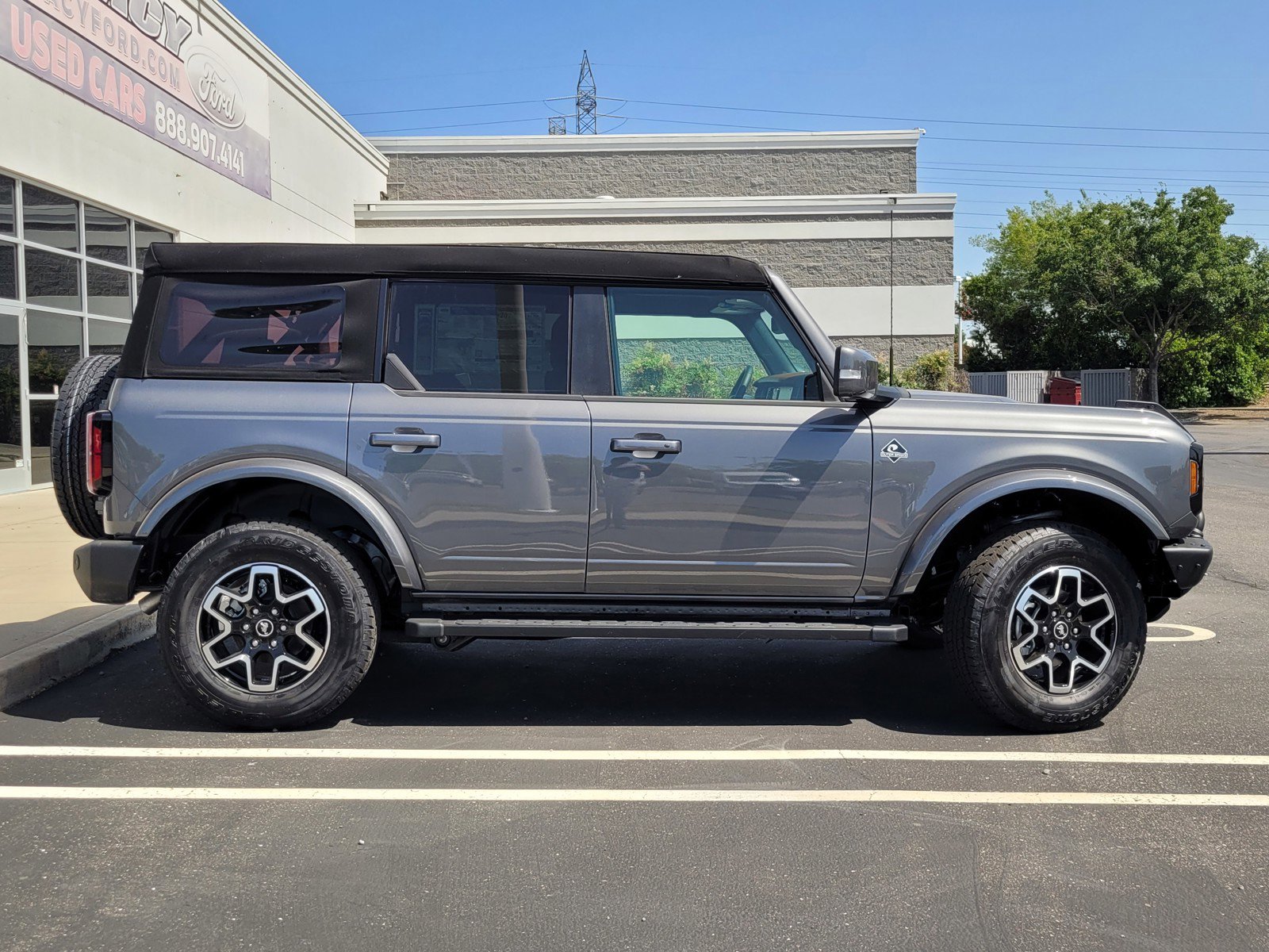 2024 Ford Bronco Outer Banks photo 4
