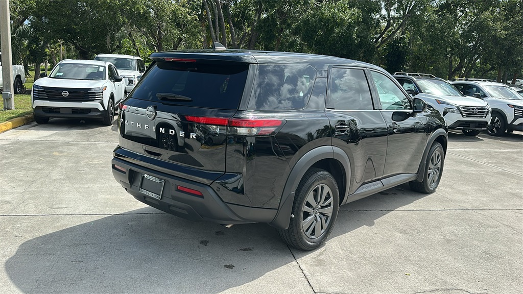 2024 Nissan Pathfinder S photo 4