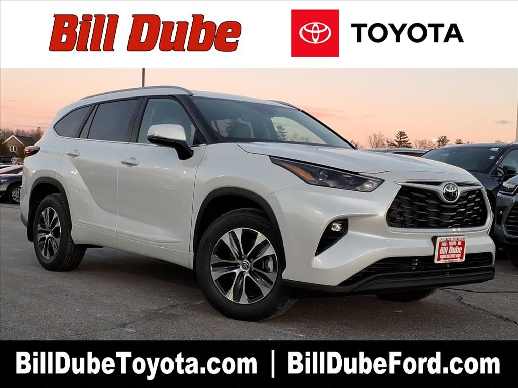 2026 Toyota Highlander XLE's photo