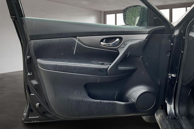 2016 Nissan Rogue SV photo 19